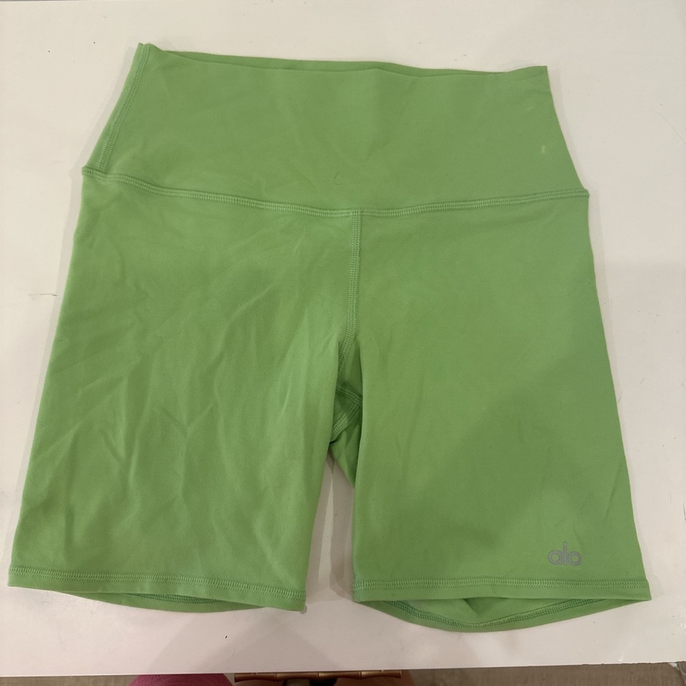 Neon green Alo biker shorts!